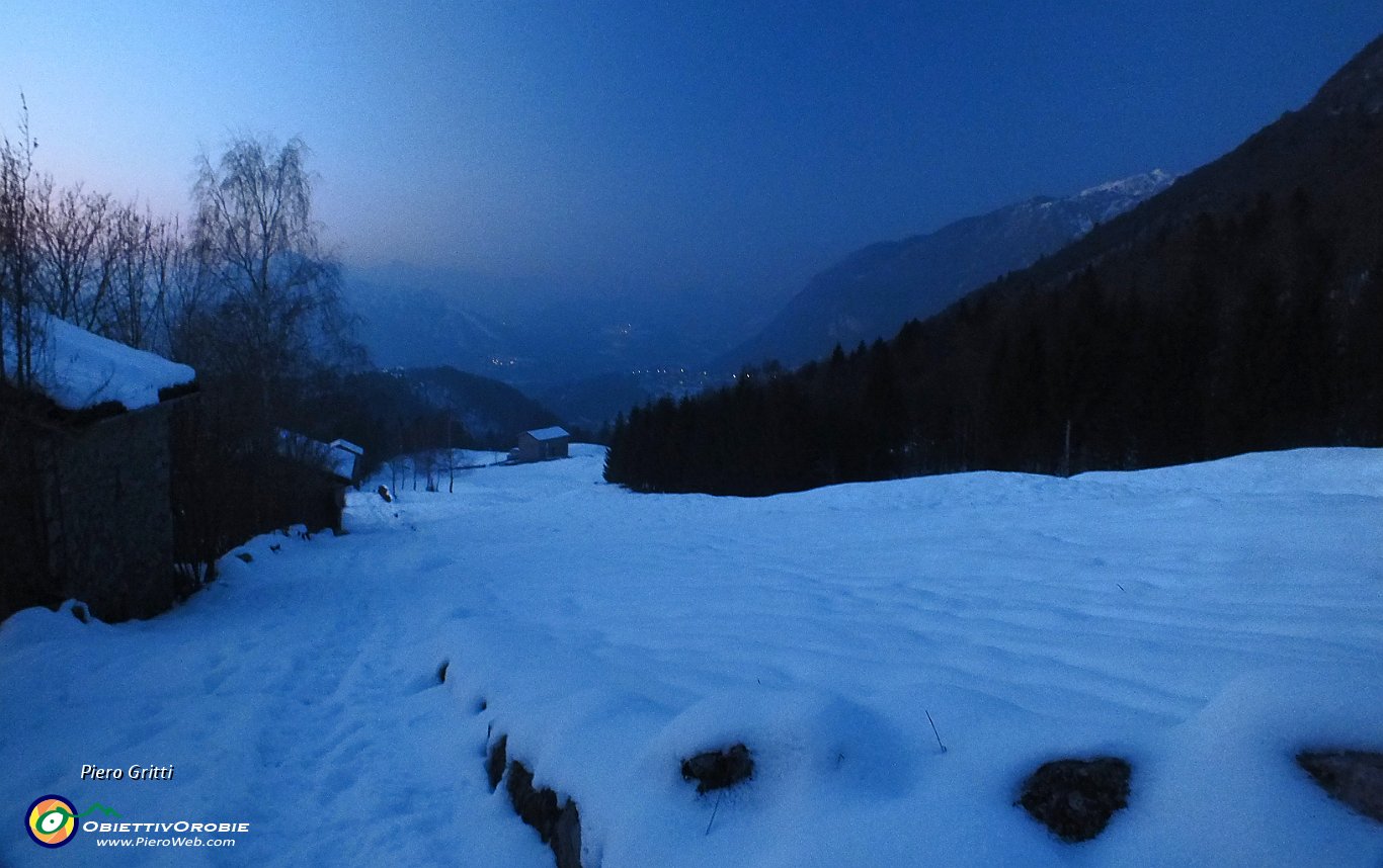 65 I prati alle Stalle Arall rischiarati dalla neve .JPG